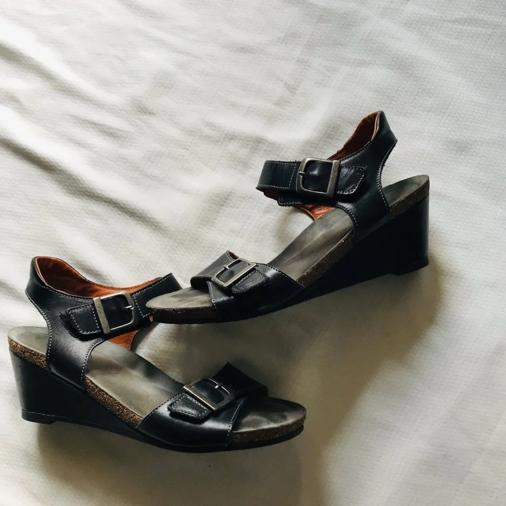 Taos‎ Women's Black Wedge Sandals